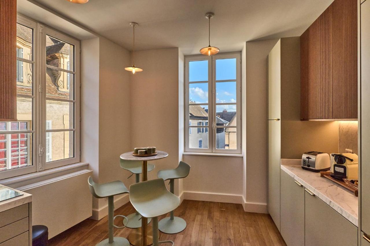 Appartement Montagnon - Les Suites Du Palais - Classe 4 Etoiles, Parking Prive, Vue Cathedrale, 3 Chambres, Primo C0Nciergerie Невер Экстерьер фото