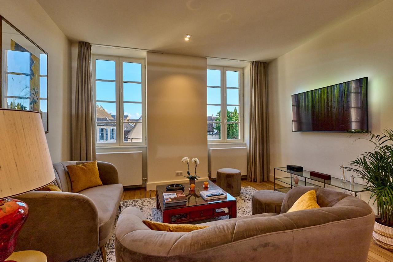 Appartement Montagnon - Les Suites Du Palais - Classe 4 Etoiles, Parking Prive, Vue Cathedrale, 3 Chambres, Primo C0Nciergerie Невер Экстерьер фото